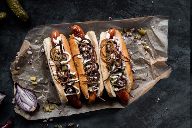 GOURMET HOTDOGS MED HJEMMELAVET RELISH